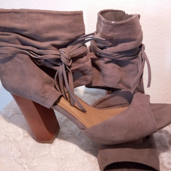 Nice heels - Picture 2 of 3